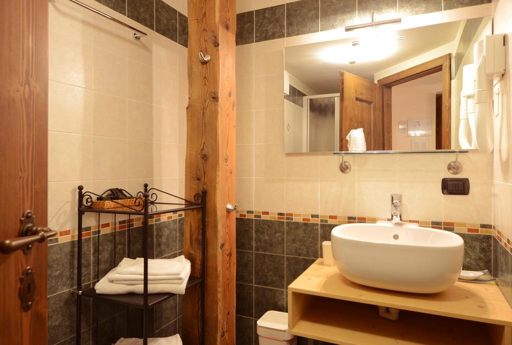 Hotel Fonte Dei Veli Panchià Buitenkant foto
